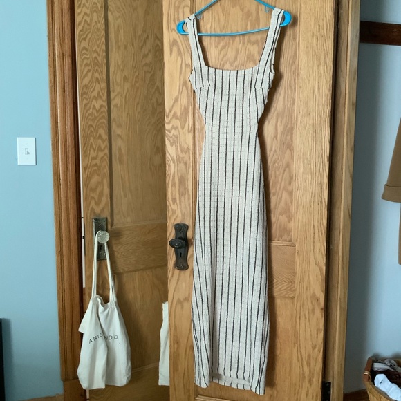 Dress - Picture 2 of 4